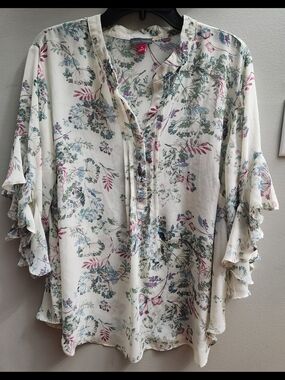 Vince Camuto Size 1X Cream Floral Ruffle-Sleeve Blouse Top